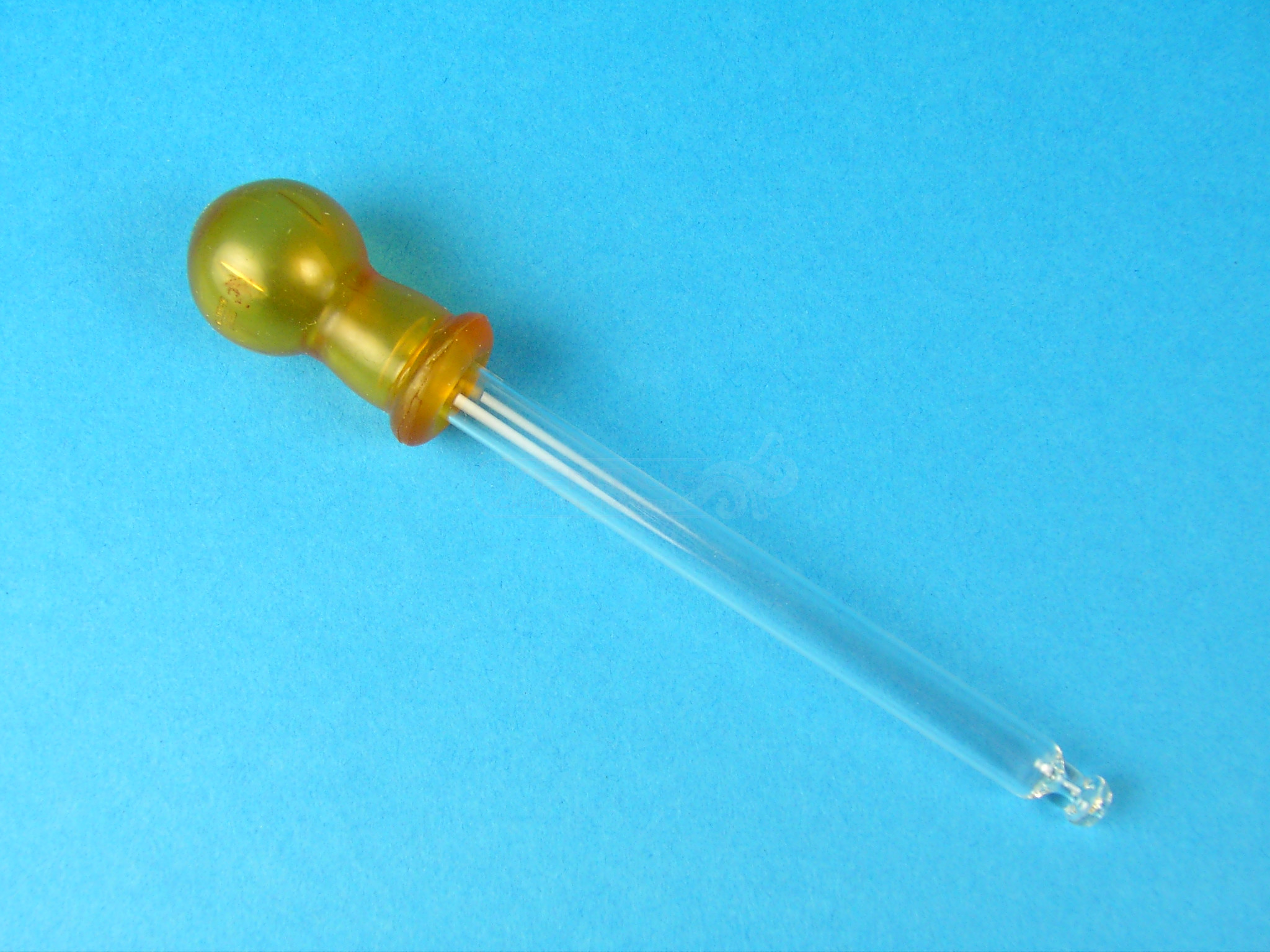 Pipeta pequeña cuentagotas con tetina