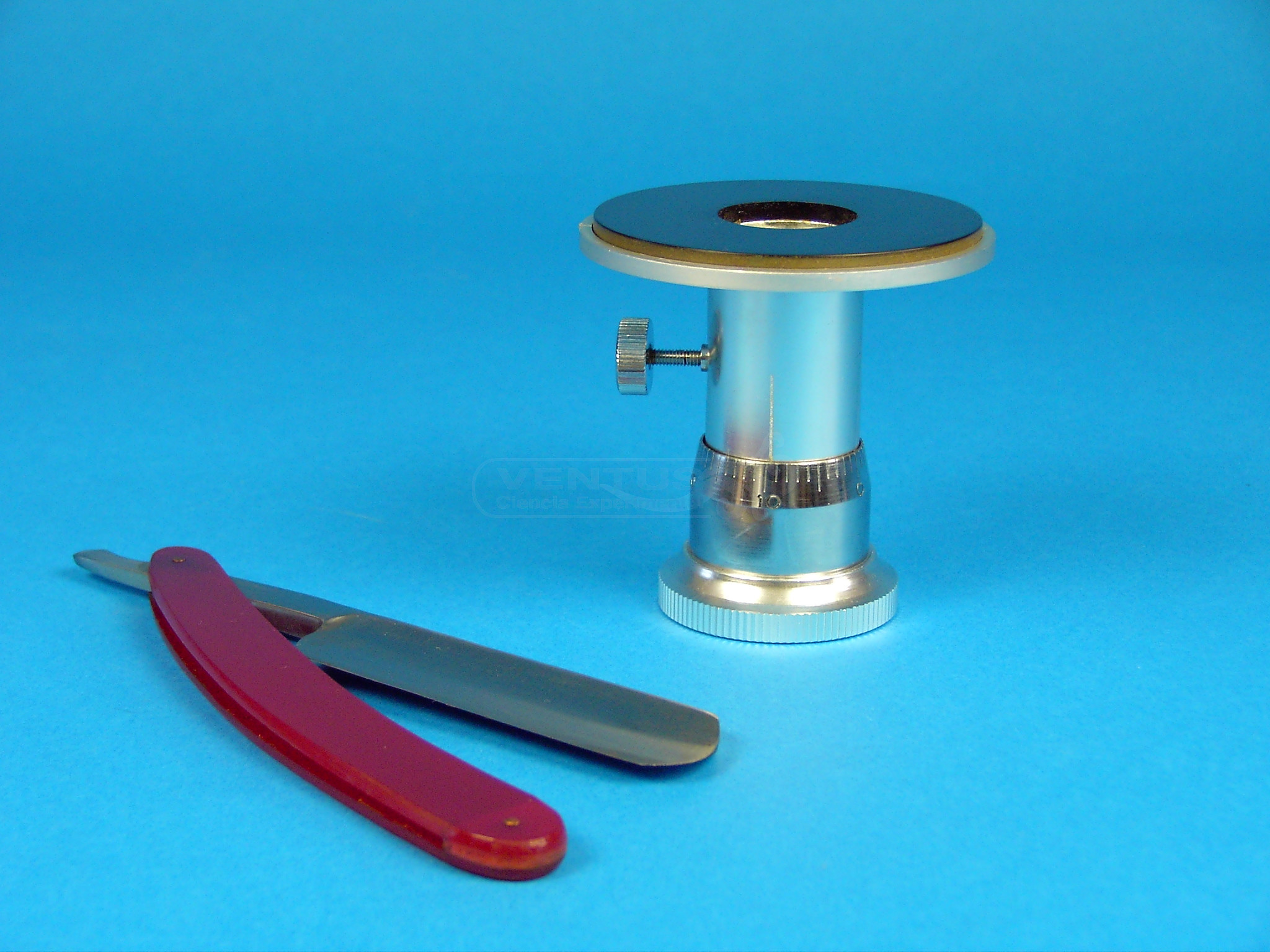 Microtomo mano con navaja histológica