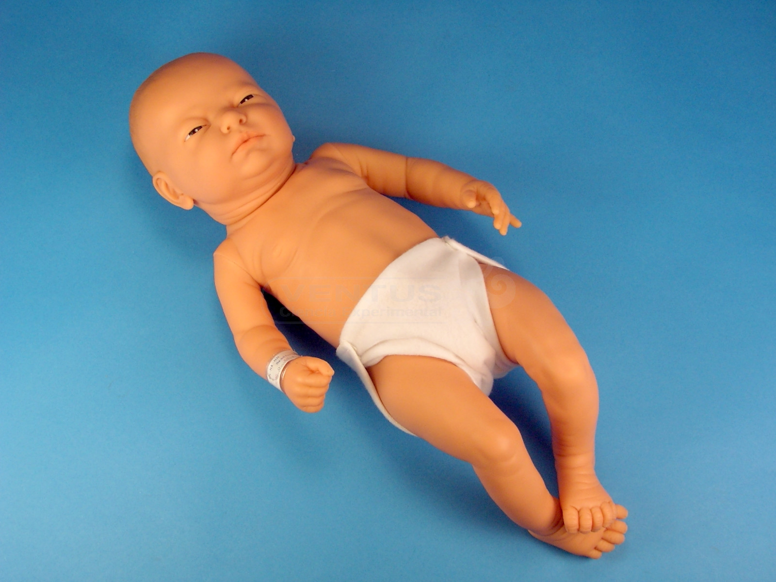 Maniquí bebé para cuidados básicos